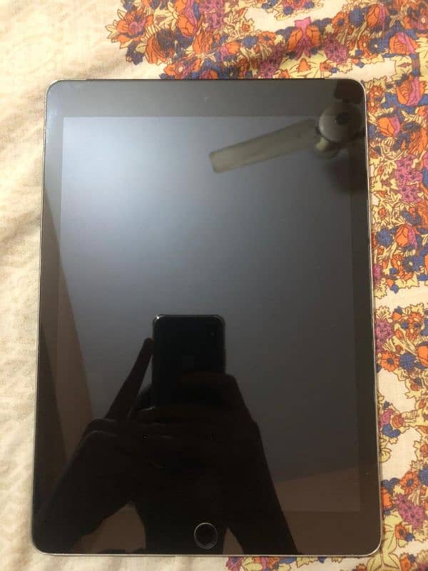 IPAD AIR 2 9.7 INCH 16GB 10/10 CONDITION 7