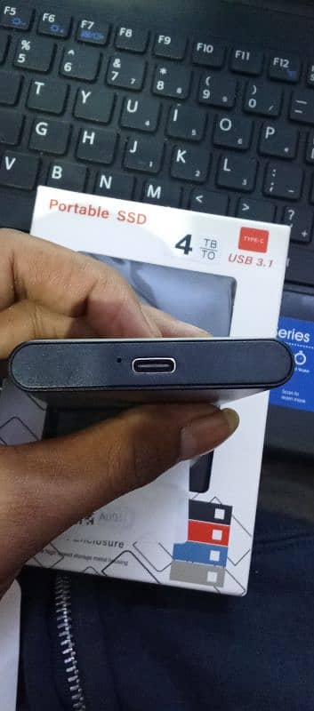 PORTABLE SSD 4TB STORAGE 1