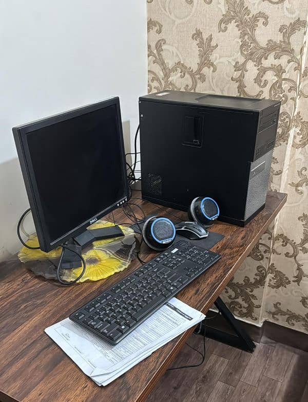 Dell Optiplex 7010 and Monitor 0