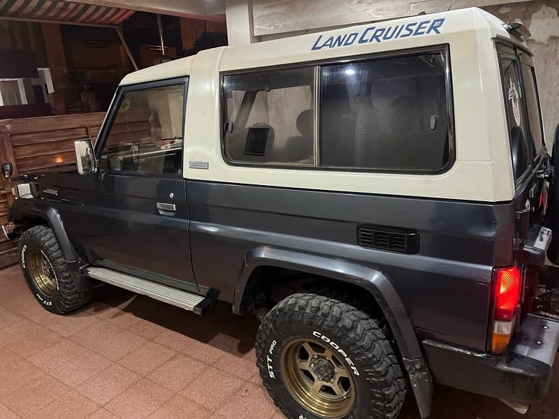 Toyota Land Cruiser bj74 frp top long chassis 7