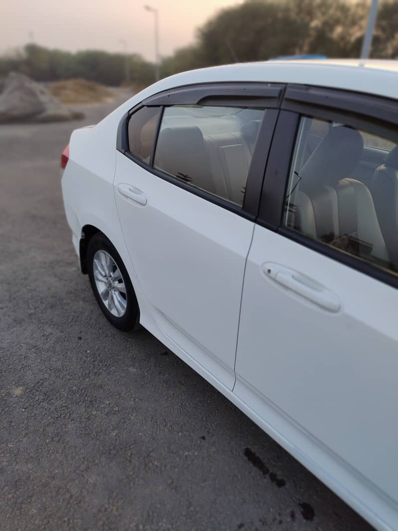 Honda City Aspire | Manual | 1.5 i-VTEC (Taffeta White) - 5th Gen 4