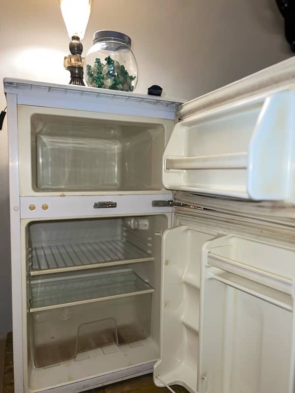 fridge room use 8/10 condition 1