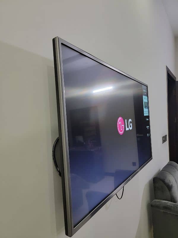 LG UHD 4K LED (43UH65) 4