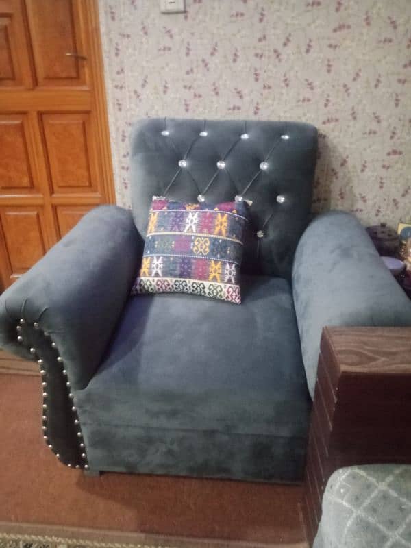 5 seater  velvet sofa set literally it's used just for a week 0