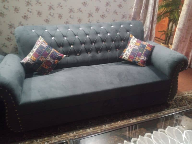 5 seater  velvet sofa set literally it's used just for a week 2