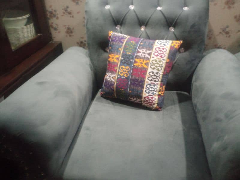 5 seater  velvet sofa set literally it's used just for a week 3