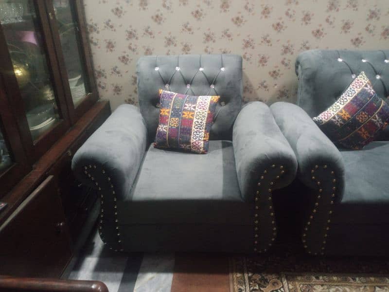 5 seater  velvet sofa set literally it's used just for a week 4