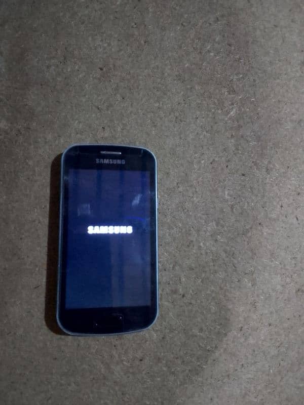 Samsung Galaxy  S7562i 2