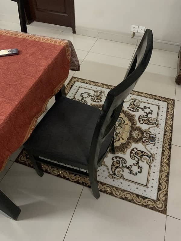 6 Seater dinning table with chairs 2