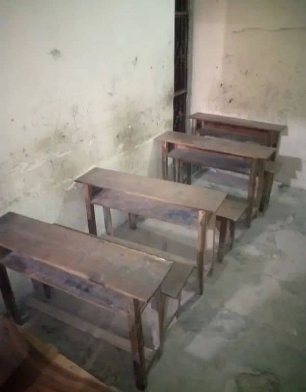 SCHOOL DESK 0