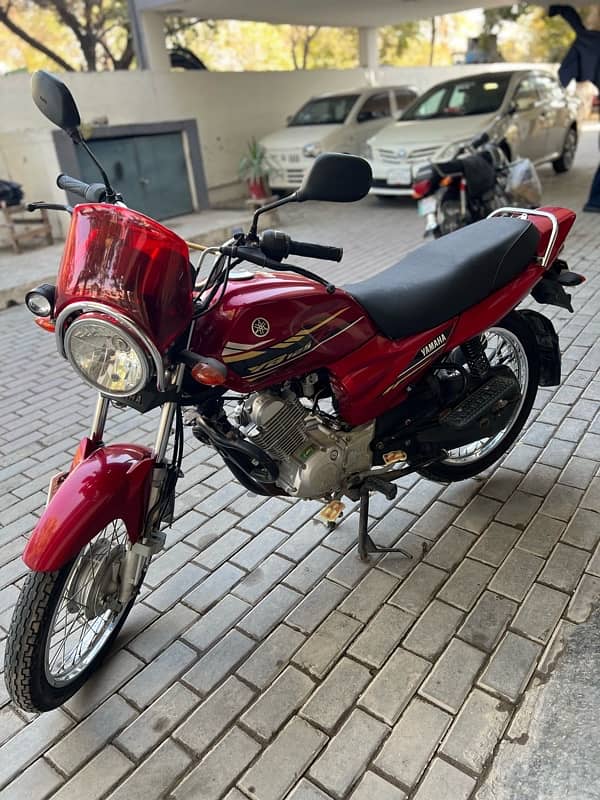 *YAMAHA YB 125 Z | Model 2021* 1