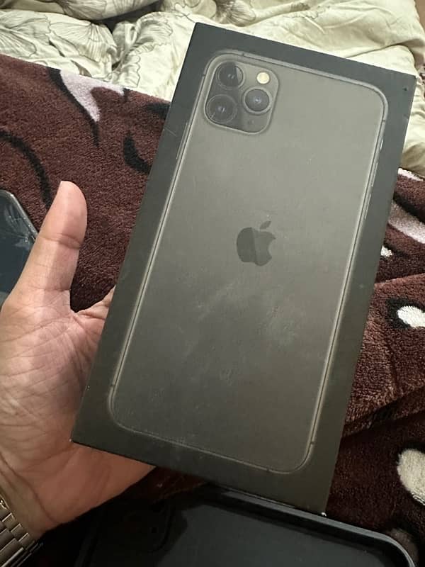 Iphone 11 Pro Max Non PTA (Glass Cracked) 5