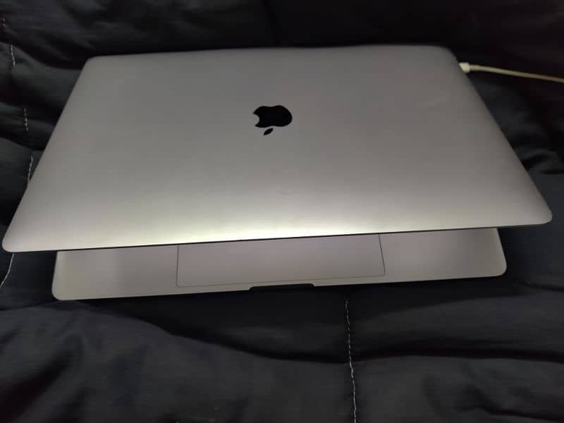 MacBook Pro 2018 i7 15inch 0