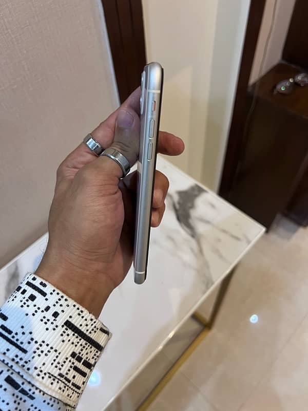 iphone 11 128gb PTA approved 4