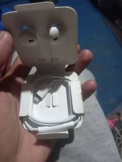 I phone janiun headphone