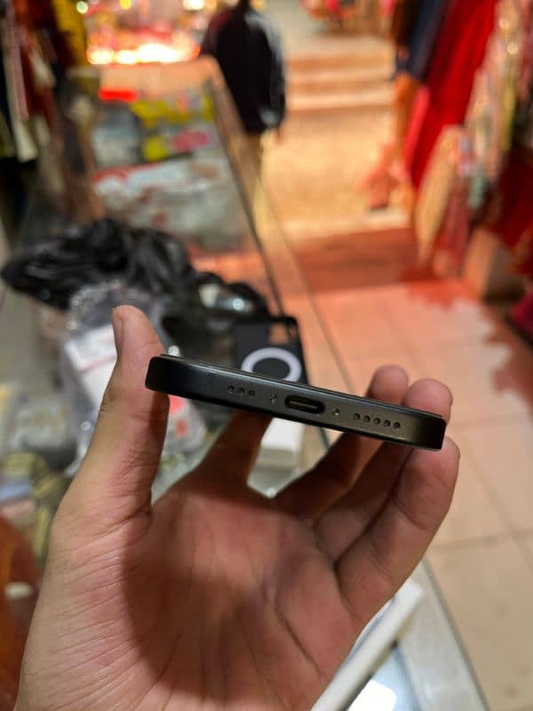 iphone 15 non pta with box  srf 1 month use howa hai 3