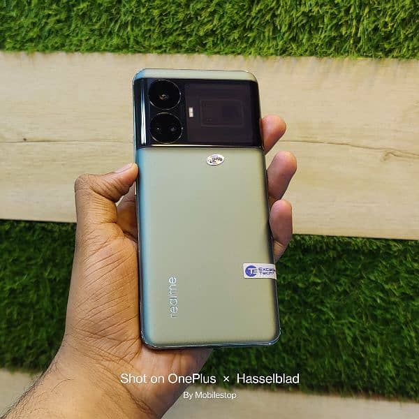 Realme GT5 Dual 12/256 Snapdragon 8 Gen-2 ,  12 Pro Plus 12/256 Duos 4