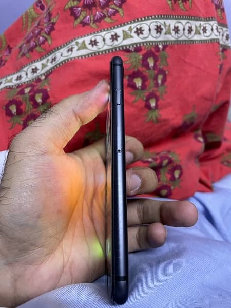 iphone 8 64gb origional phone 4