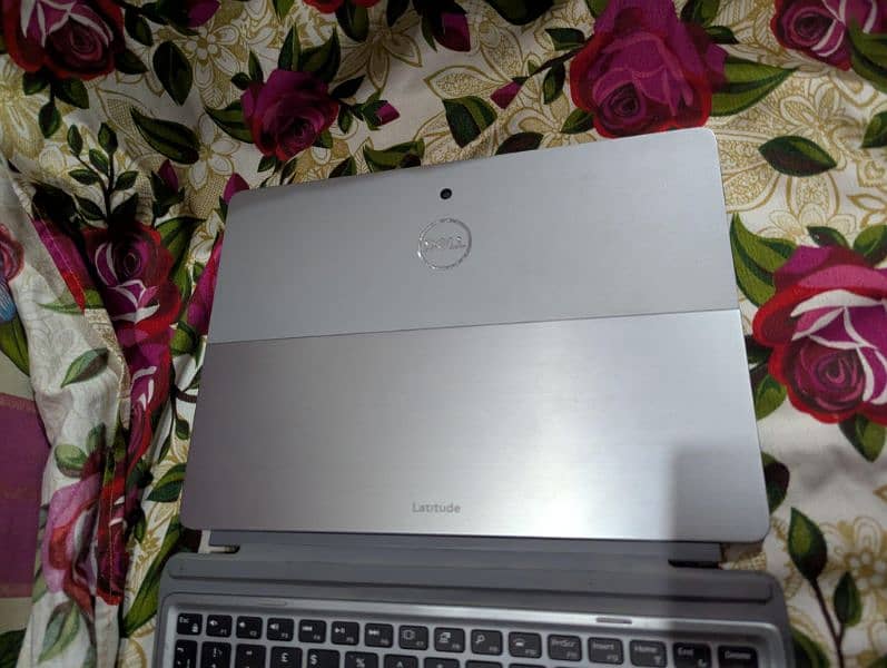 Dell latitude 7200 2 in 1 1