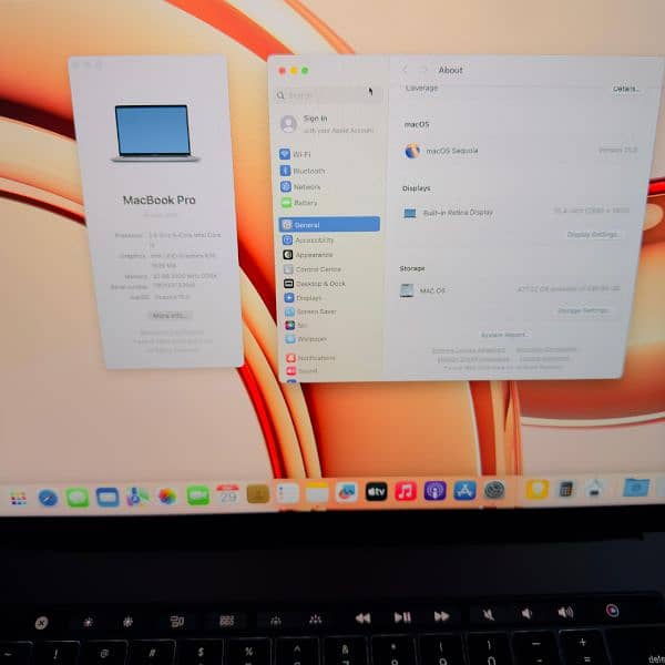 MacBook pro 2018 15.4 inch core i9 CTO 32/512 6 core GPu 4gb graphics 3