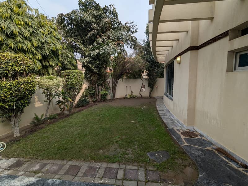 20-Marla Full House For Rent In DHA Ph-4 Lahore Owner Built House. 5