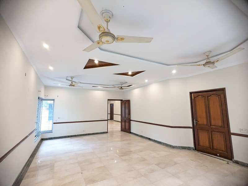 20-Marla Full House For Rent In DHA Ph-4 Lahore Owner Built House. 7