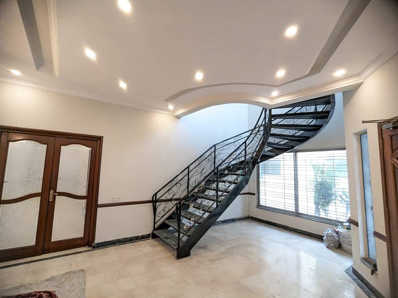 20-Marla Full House For Rent In DHA Ph-4 Lahore Owner Built House. 8