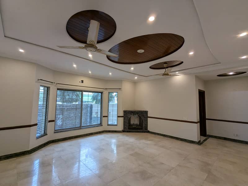 20-Marla Full House For Rent In DHA Ph-4 Lahore Owner Built House. 21