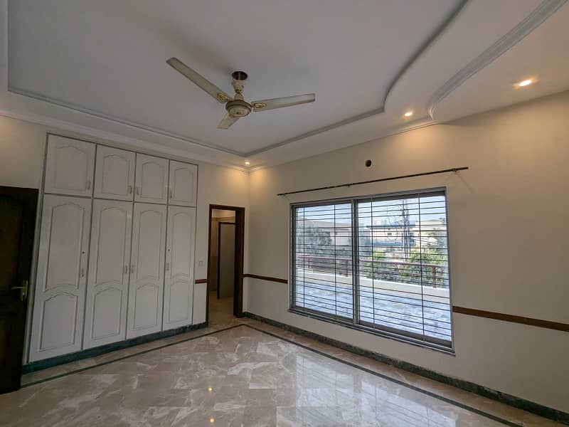 20-Marla Full House For Rent In DHA Ph-4 Lahore Owner Built House. 27