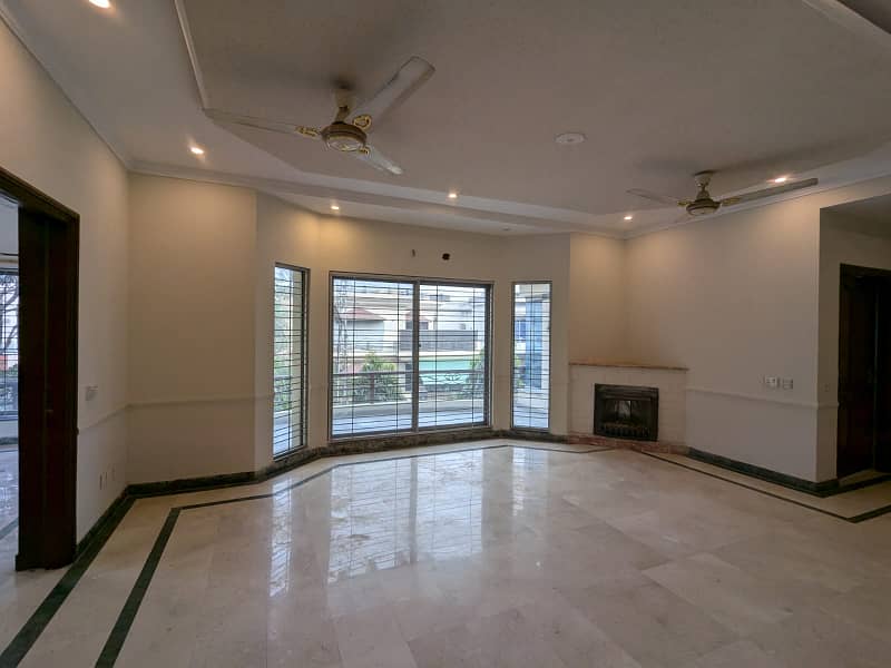 20-Marla Full House For Rent In DHA Ph-4 Lahore Owner Built House. 31