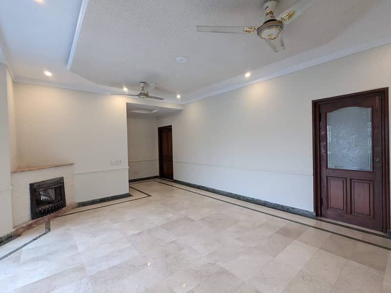 20-Marla Full House For Rent In DHA Ph-4 Lahore Owner Built House. 32