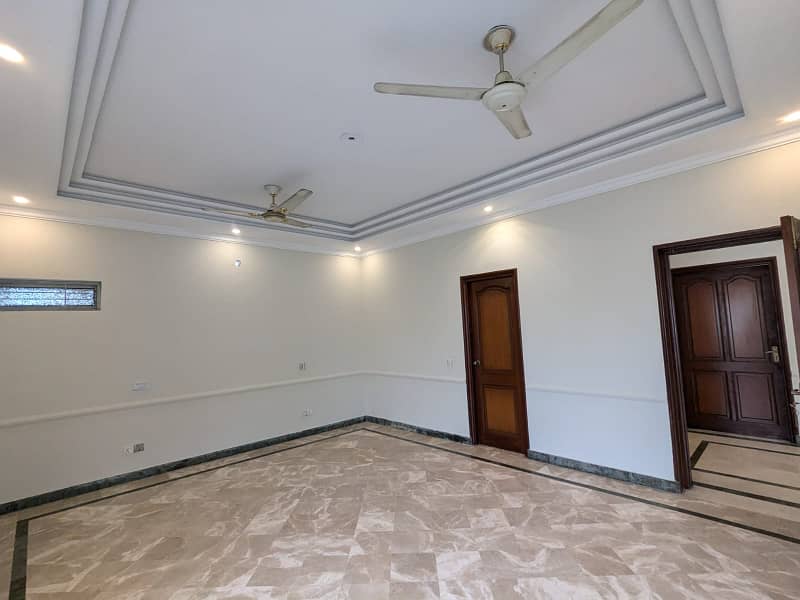 20-Marla Full House For Rent In DHA Ph-4 Lahore Owner Built House. 36