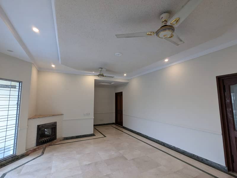 20-Marla Full House For Rent In DHA Ph-4 Lahore Owner Built House. 41