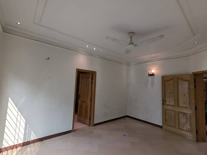 20-Marla Full House for Rent in DHA Ph-3 Y Block Lahore Owner Built House. 12