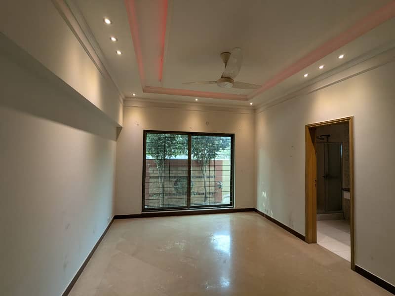 20-Marla Full House for Rent in DHA Ph-3 Y Block Lahore Owner Built House. 28