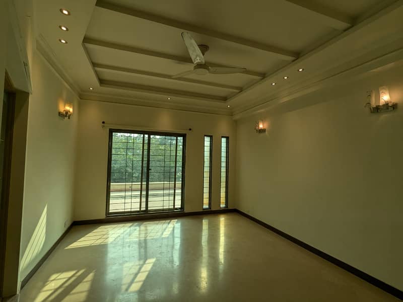 20-Marla Full House for Rent in DHA Ph-3 Y Block Lahore Owner Built House. 32