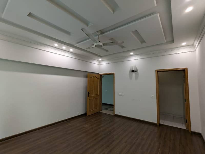 20-Marla Full House for Rent in DHA Ph-3 Y Block Lahore Owner Built House. 33