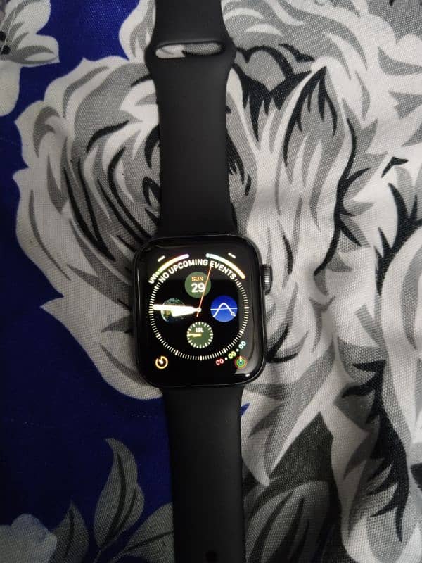 Apple watch series 4 in good condition 1