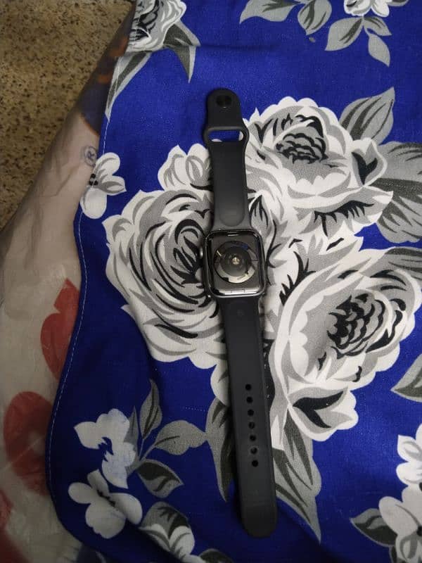 Apple watch series 4 in good condition 3