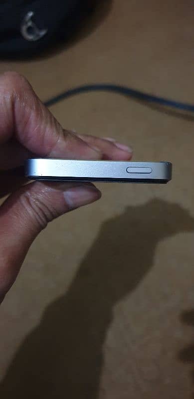 iPhone 5S 16GB PTA with Box 3