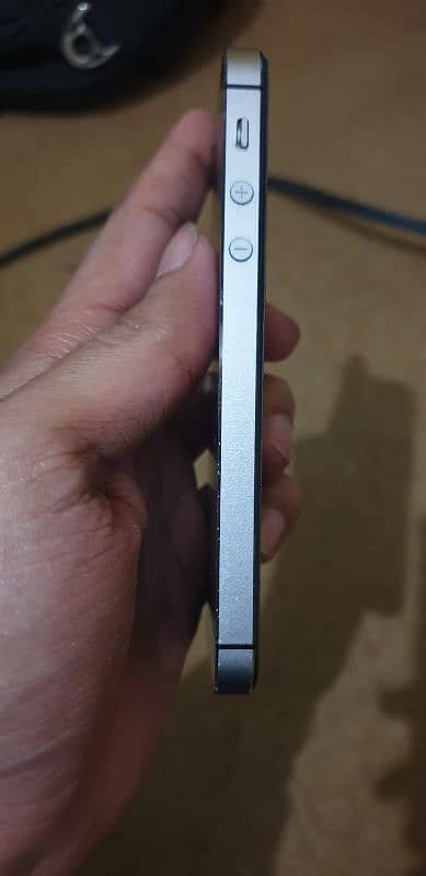 iPhone 5S 16GB PTA with Box 5