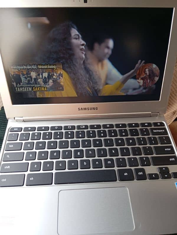 Samsung white chromebook for children use best slim chromebook 3