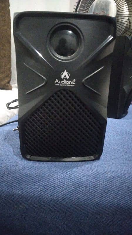 audionic six boofers 8