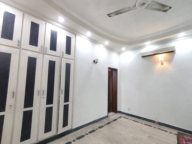 1 Kanal Bungalow Available For Rent In DHA Phase 4 Super Hot Location. 17