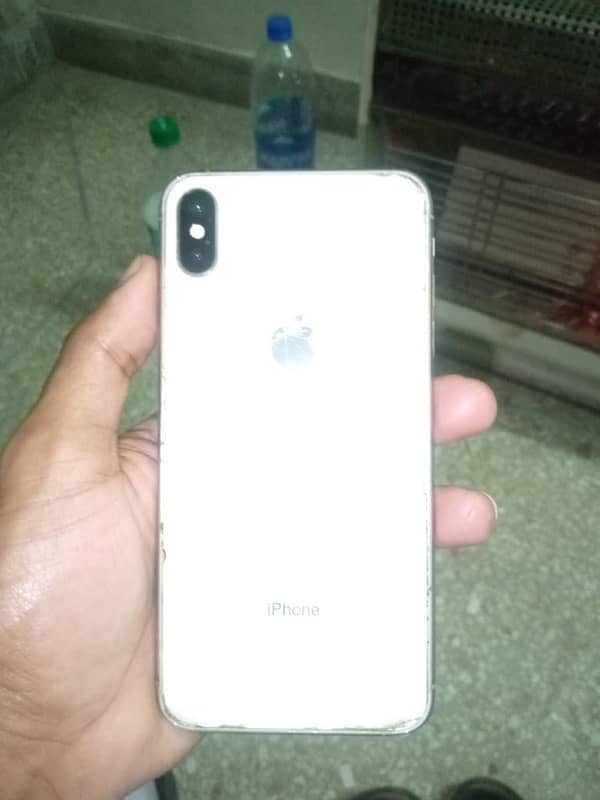 I phone xs max 256gb. urgent selling 3