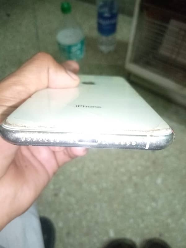 I phone xs max 256gb. urgent selling 5