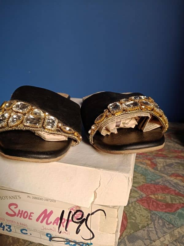 AS NEW ShoeMart Slippers Sandal Size 9 new condition Price Negotiable 2