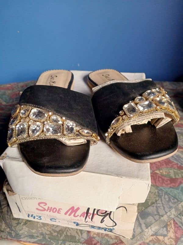 AS NEW ShoeMart Slippers Sandal Size 9 new condition Price Negotiable 3