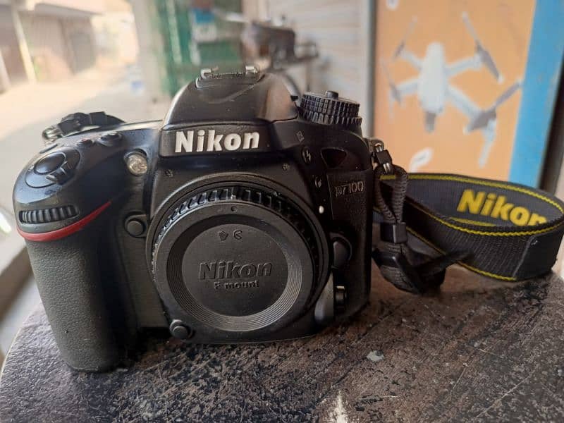 Nikon D7100 with 18-140 lens 4