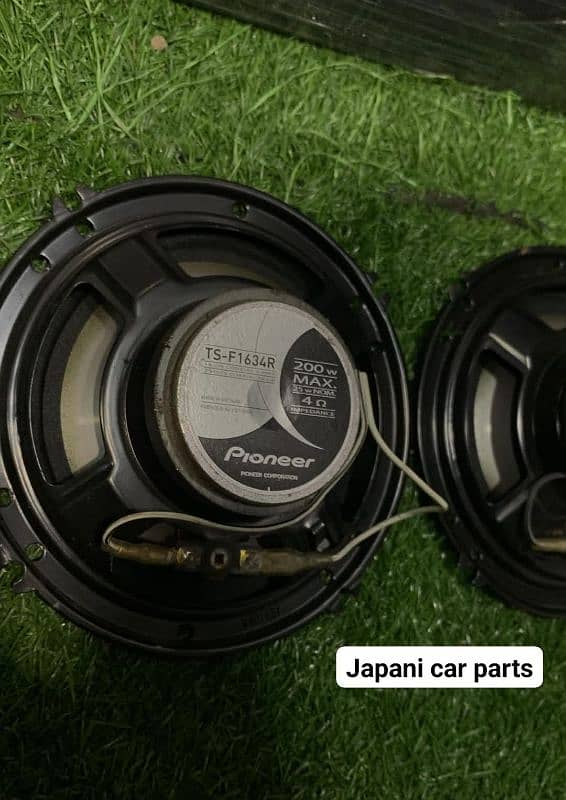 Pioneer 6.5 inch 200W Coaxial speakers. 3